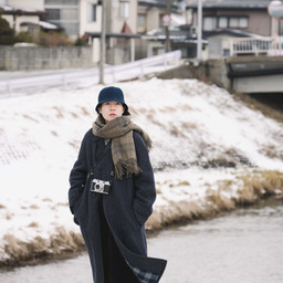 Two Seasons, Two Strangers