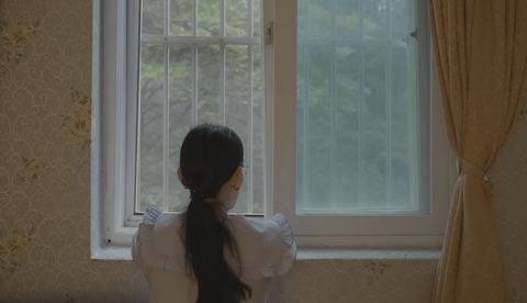 낮에 뜬 달