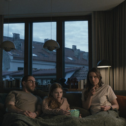 How to Divorce During the War